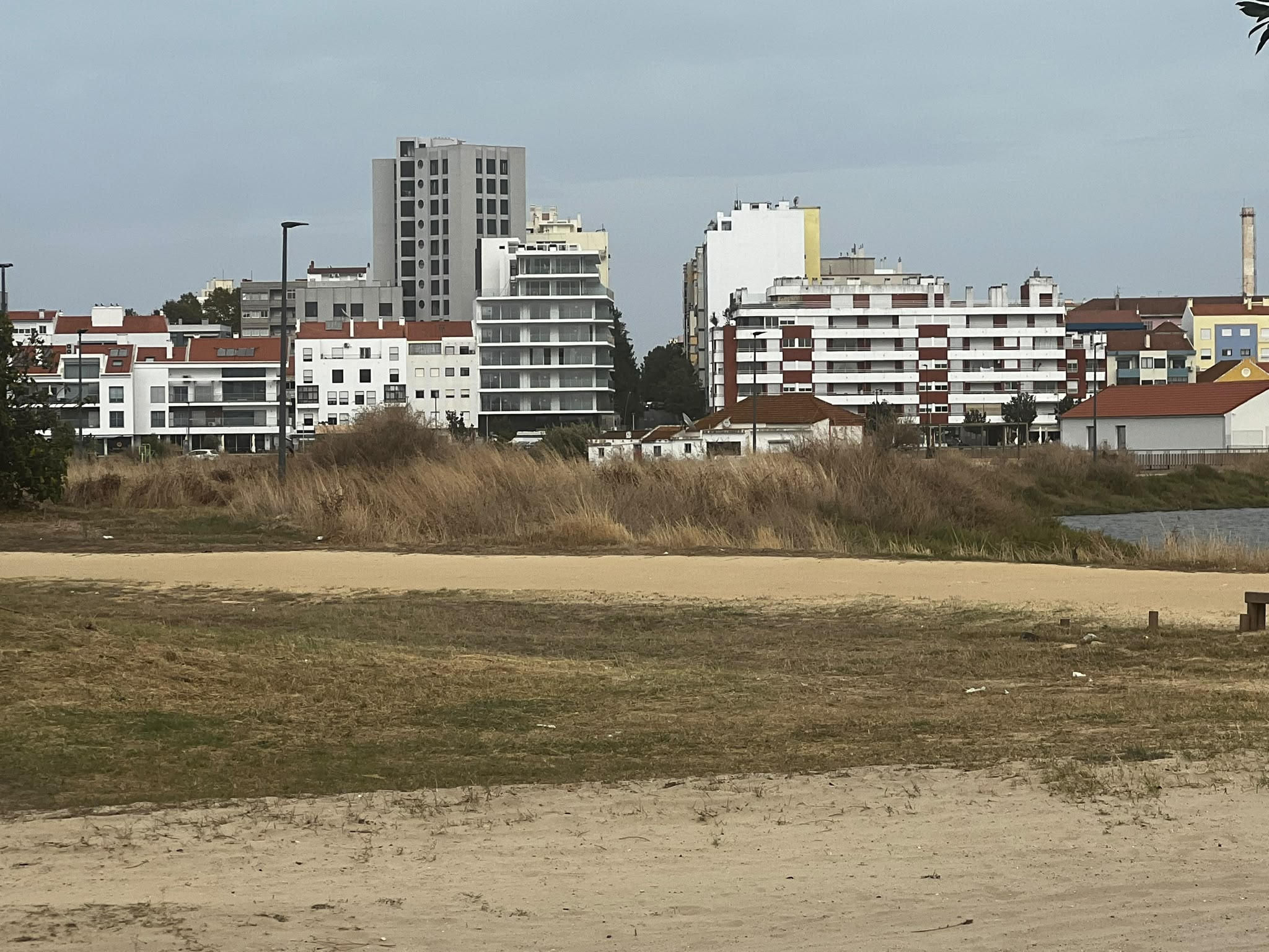 Quando o banco concorda com o preço: o que a subida das avaliações diz sobre a Península de Setúbal